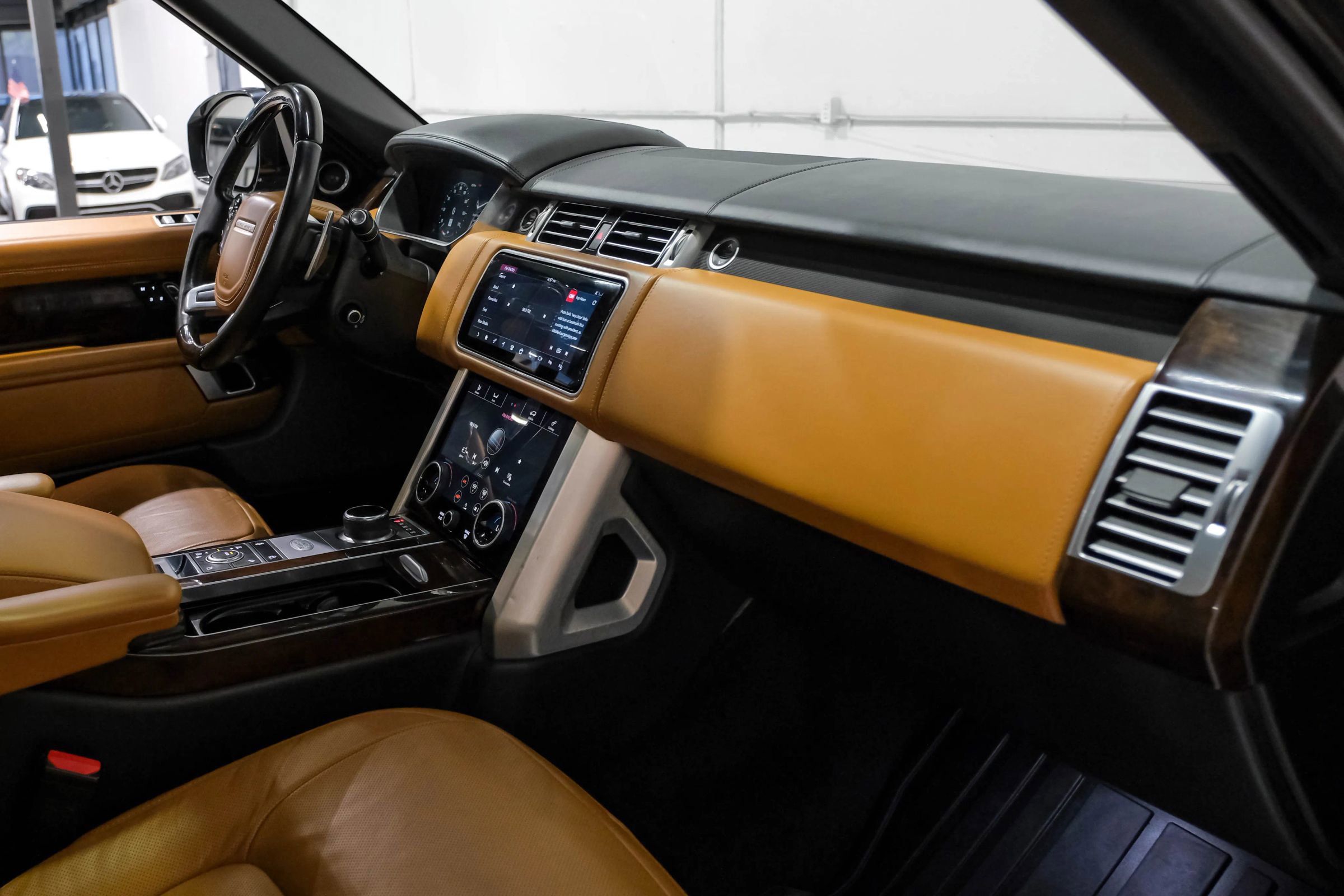 Used 2019 Land Rover Range Rover Long Wheelbase Autobiography image 13