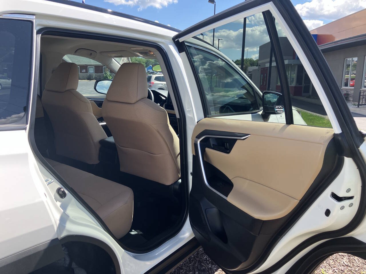 Used 2021 Toyota RAV4 LE FWD image 21