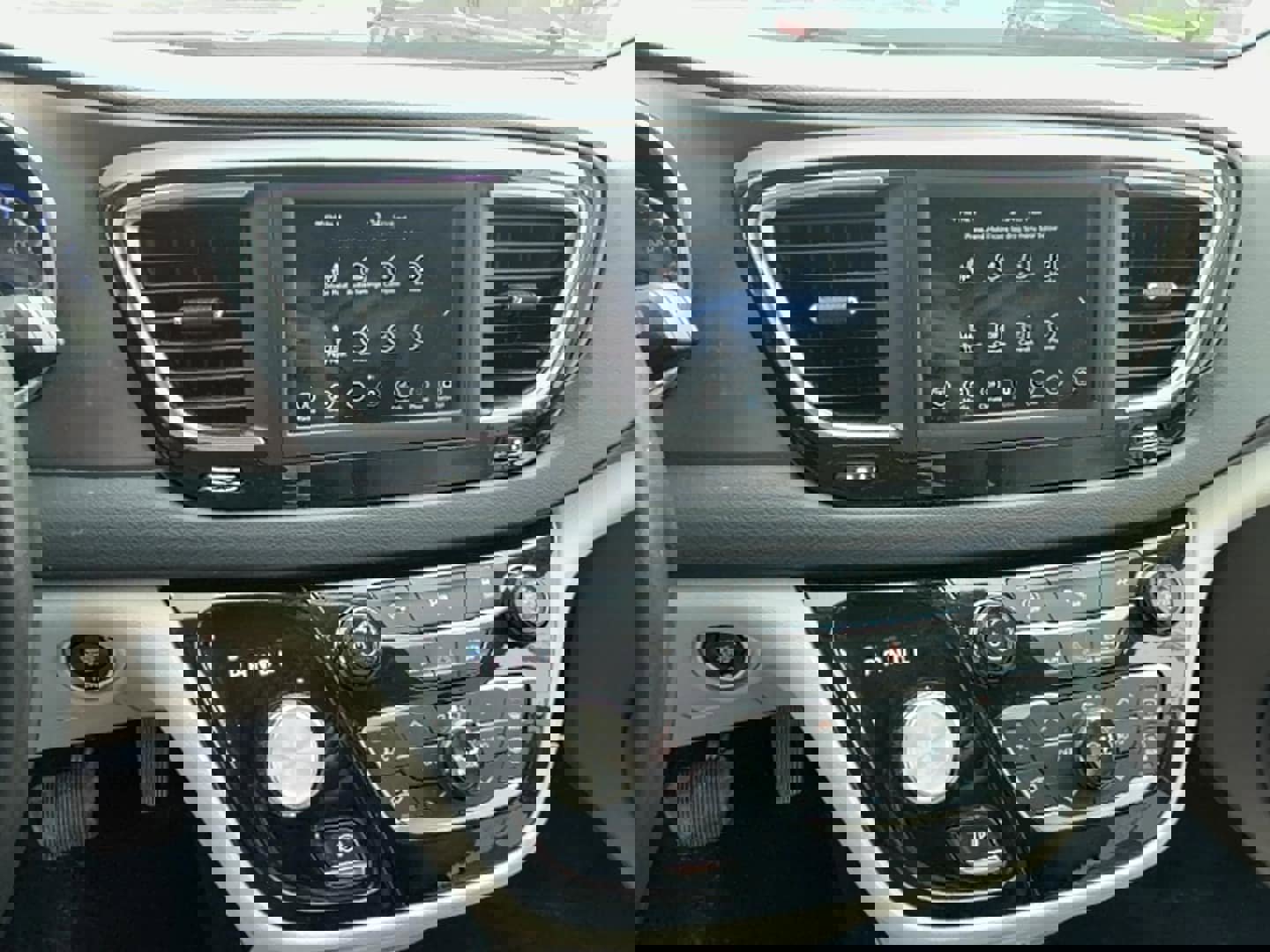 Used 2018 Chrysler Pacifica Touring-L image 19