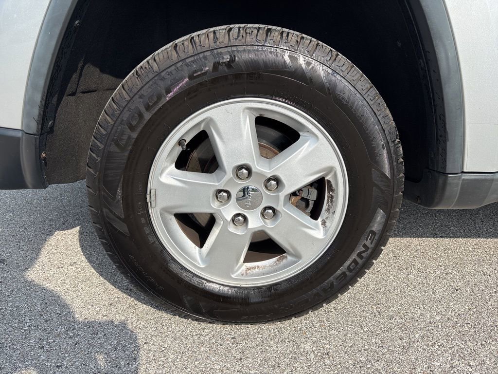 Used 2011 Jeep Grand Cherokee Laredo image 12