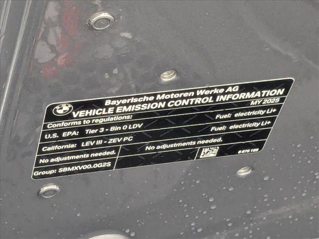Used 2025 BMW i5 eDrive40i w/ Premium Package image 17