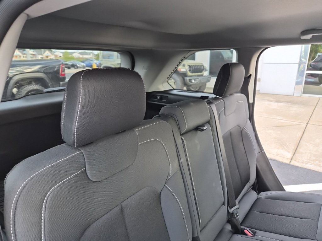 Used 2024 Jeep Grand Cherokee Laredo AWD/4WD image 24