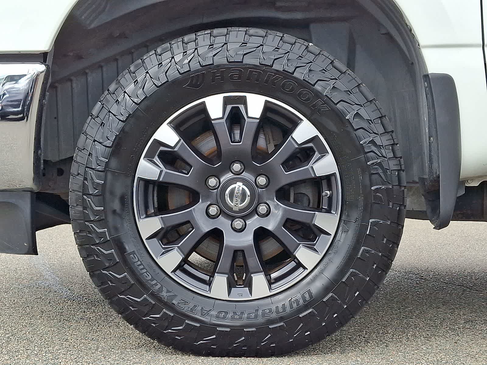 Used 2017 Nissan Titan XD AWD/4WD image 9