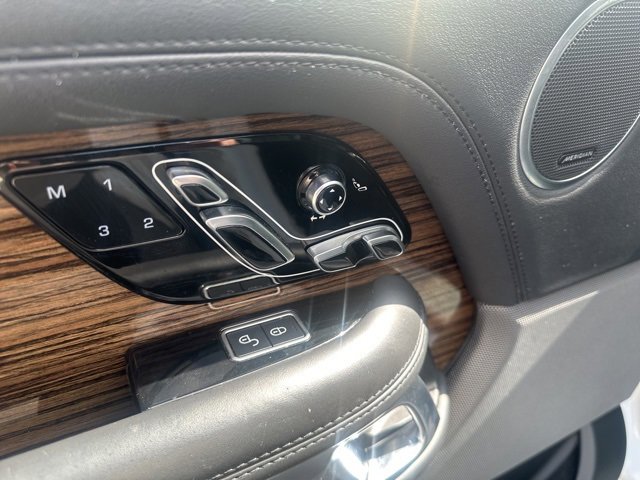 Used 2019 Land Rover Range Rover HSE image 24