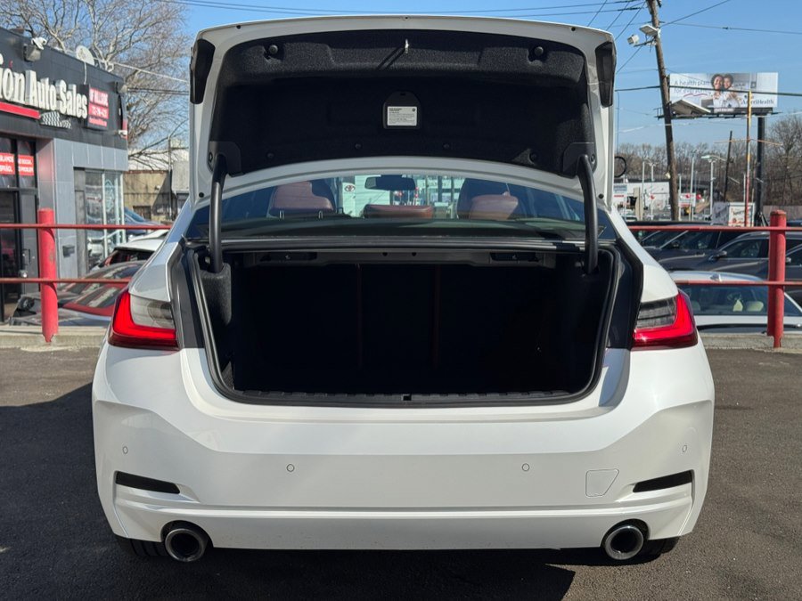 Used 2023 BMW 330i xDrive Sedan w/ Premium Package AWD/4WD image 28