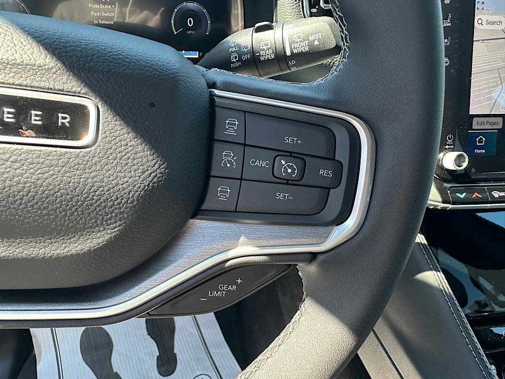 Used 2025 Jeep Wagoneer L Series II w/ 8-pass Seating Package image 23