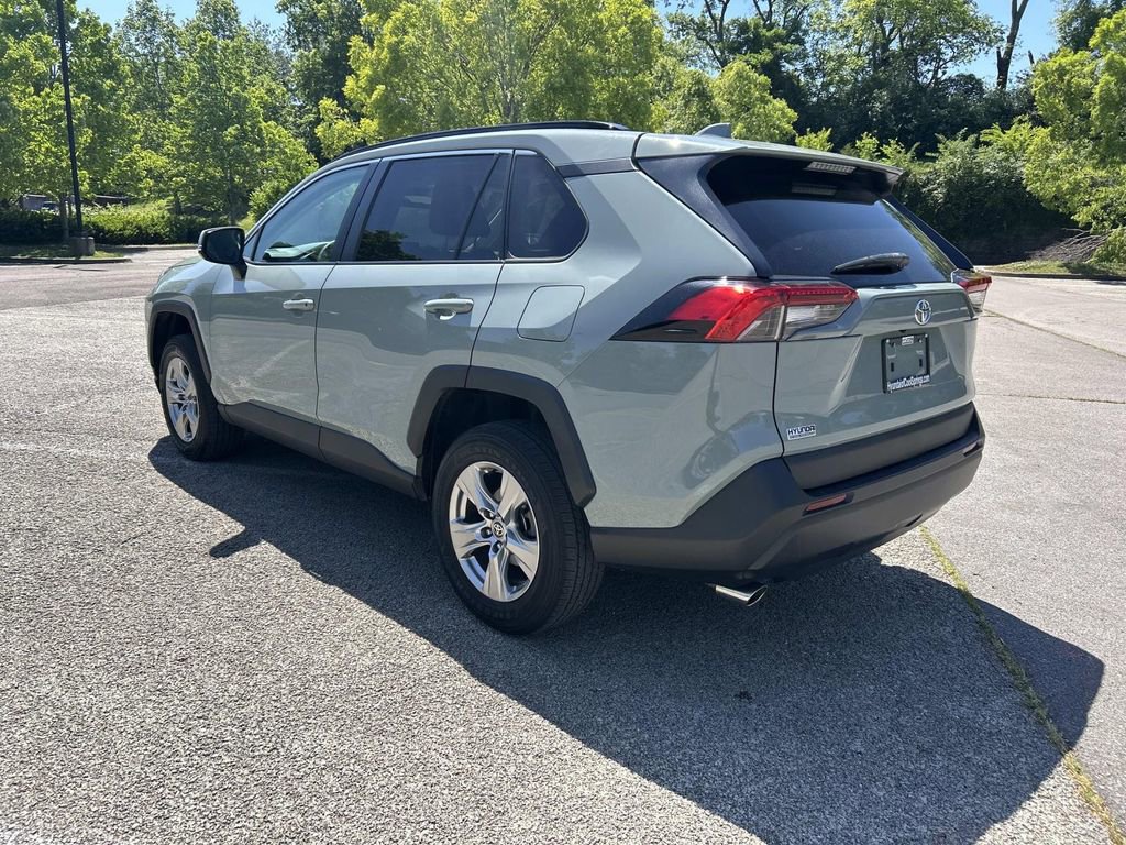 Used 2022 Toyota RAV4 XLE w/ Convenience Package FWD image 5