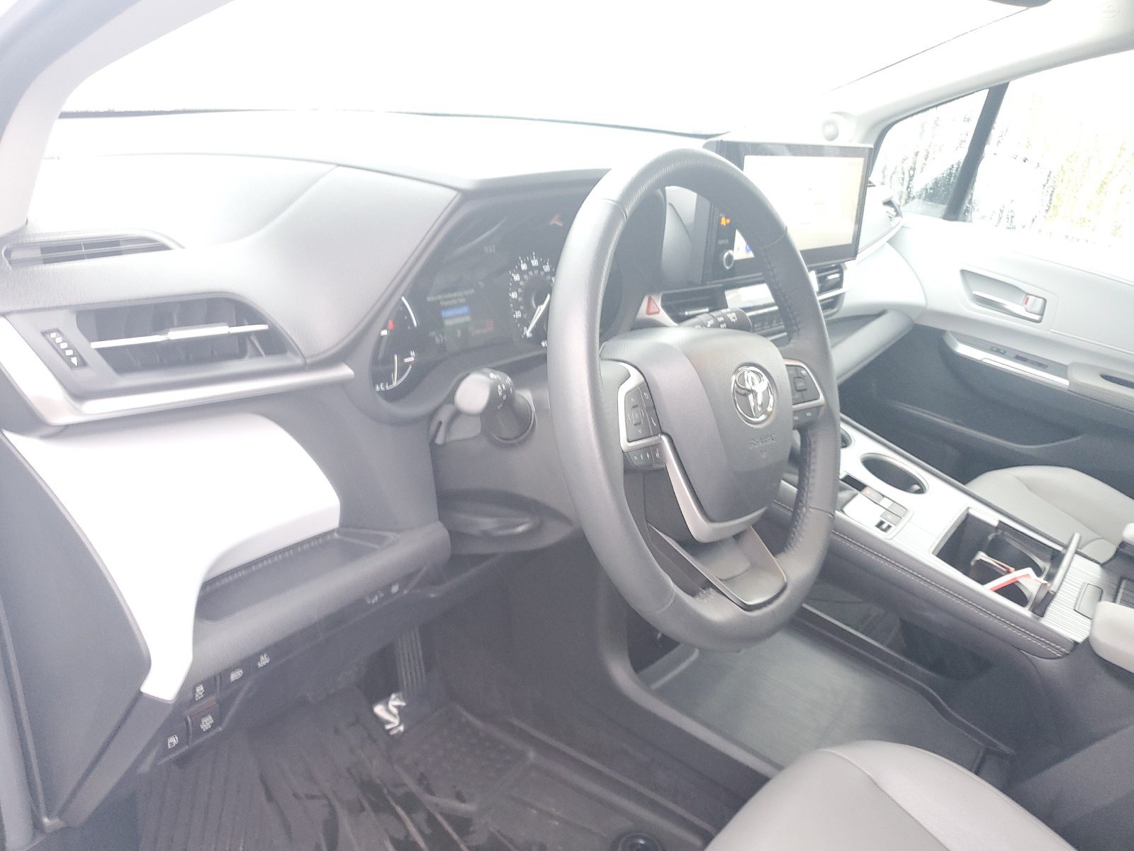 Certified 2025 Toyota Sienna XLE w/ XLE Plus Package AWD/4WD image 19