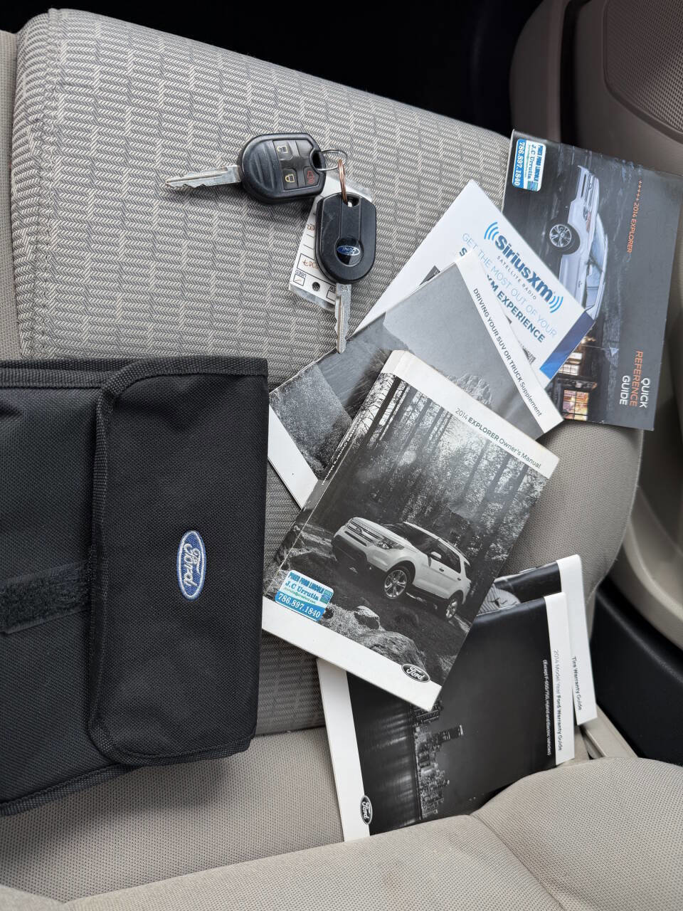 Used 2014 Ford Explorer XLT image 30