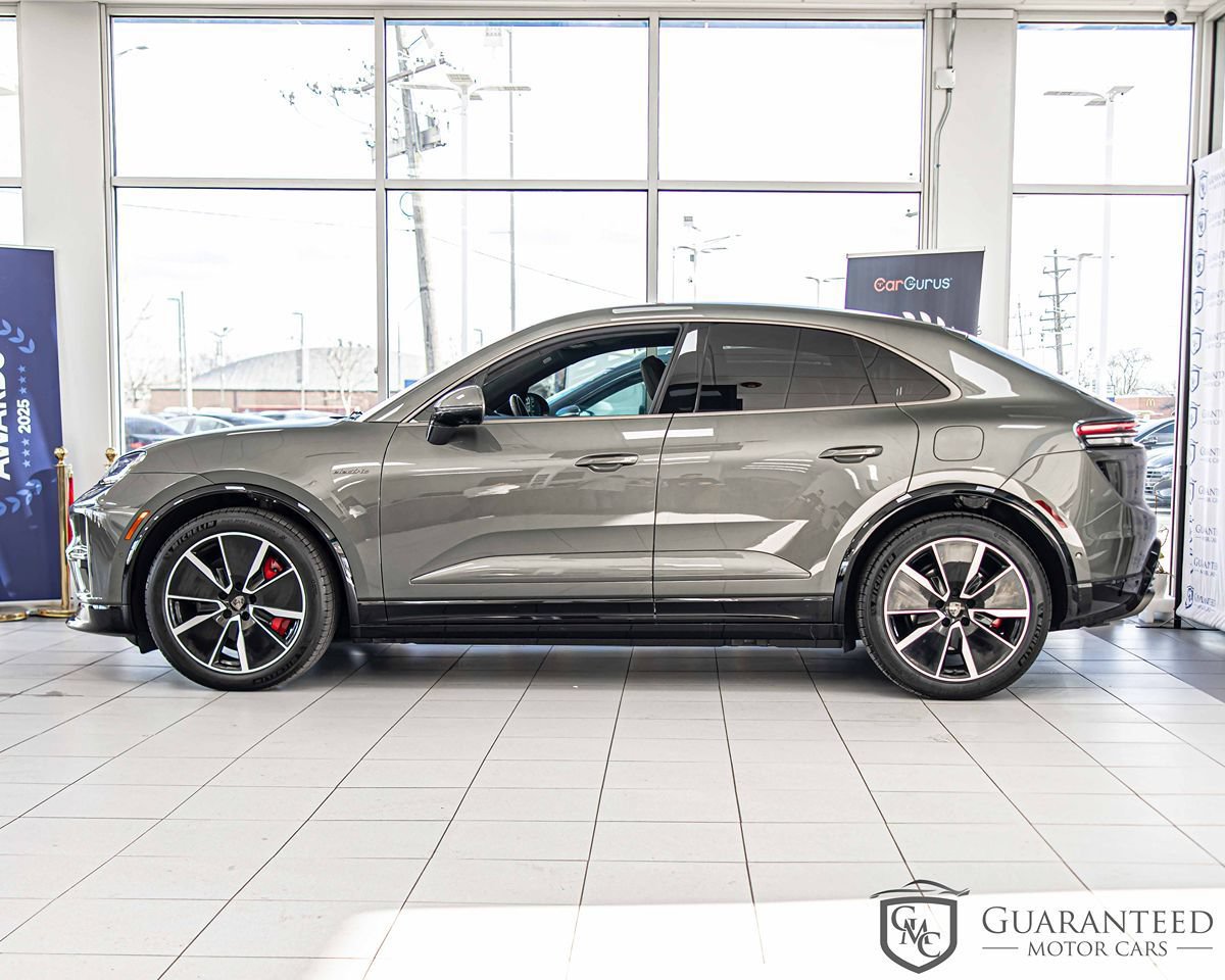 Used 2025 Porsche Macan Turbo Electric AWD/4WD image 7