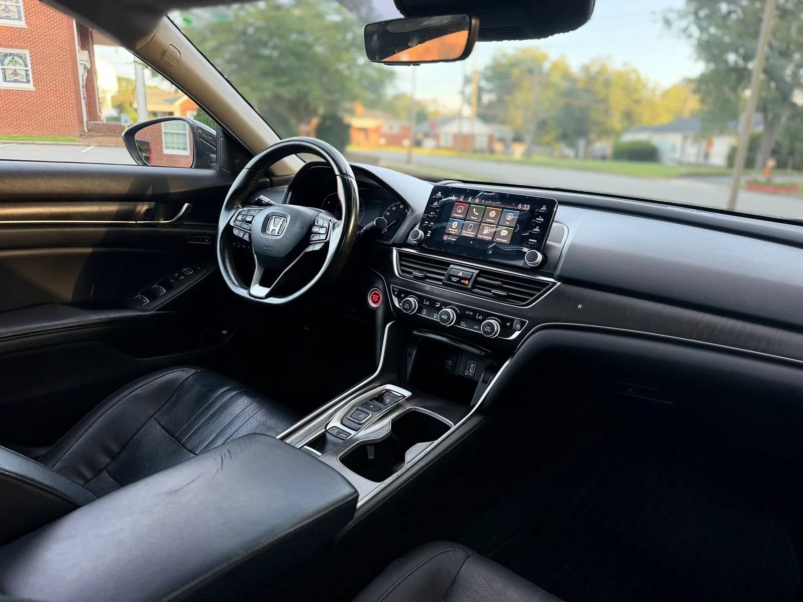 Used 2018 Honda Accord Touring image 12