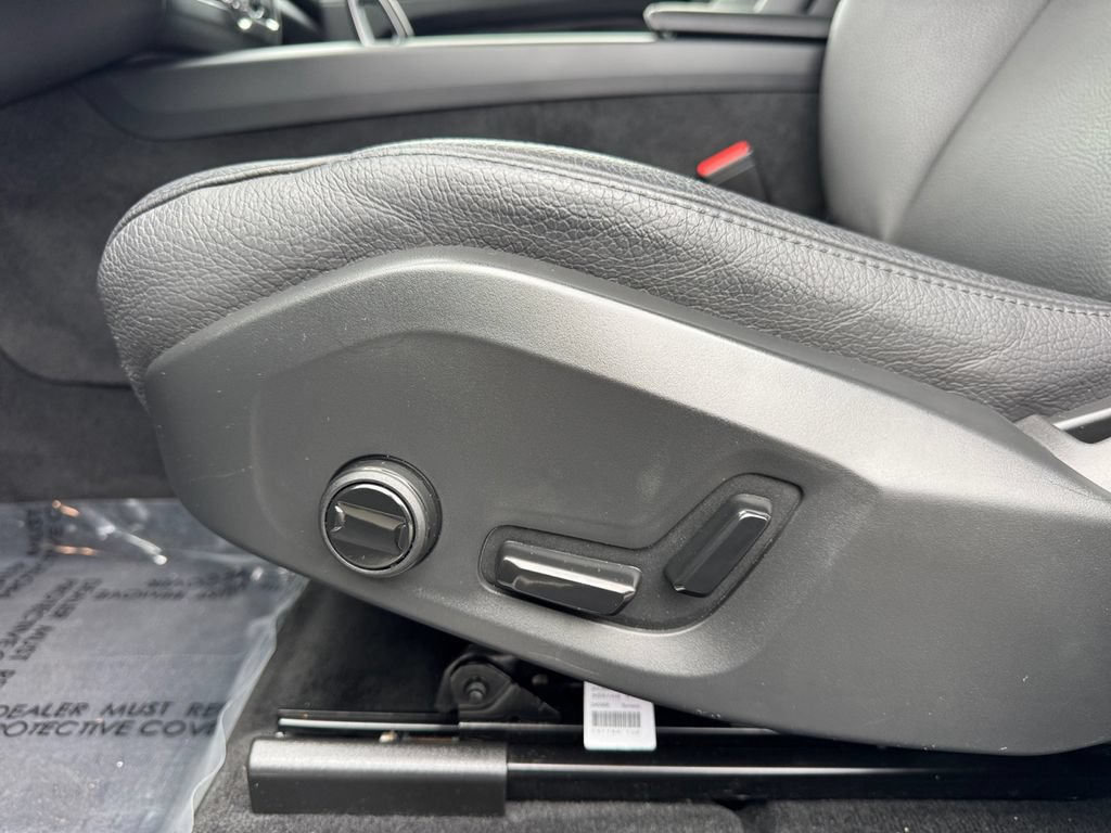 Certified 2025 Volvo XC60 B5 Plus w/ Protection Package Premier AWD/4WD image 11