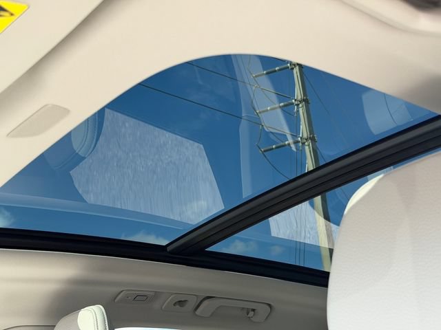Certified 2024 Volvo XC60 B5 Plus AWD/4WD image 21