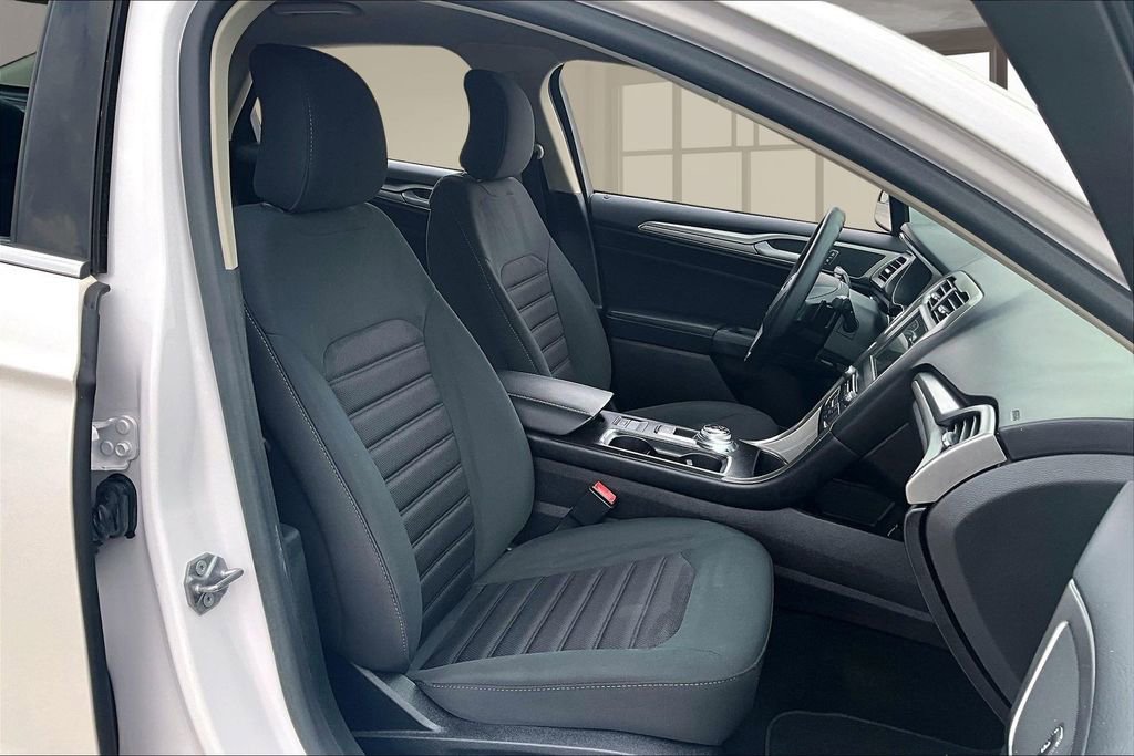 Used 2018 Ford Fusion SE w/ Fusion SE Technology Package image 26