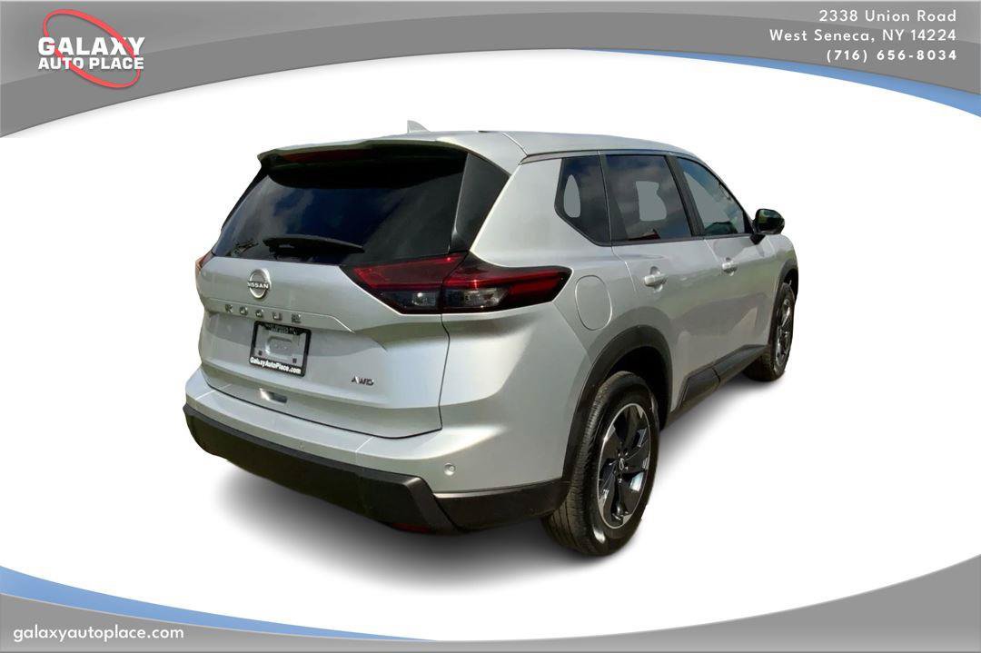 Used 2025 Nissan Rogue SV AWD/4WD image 5