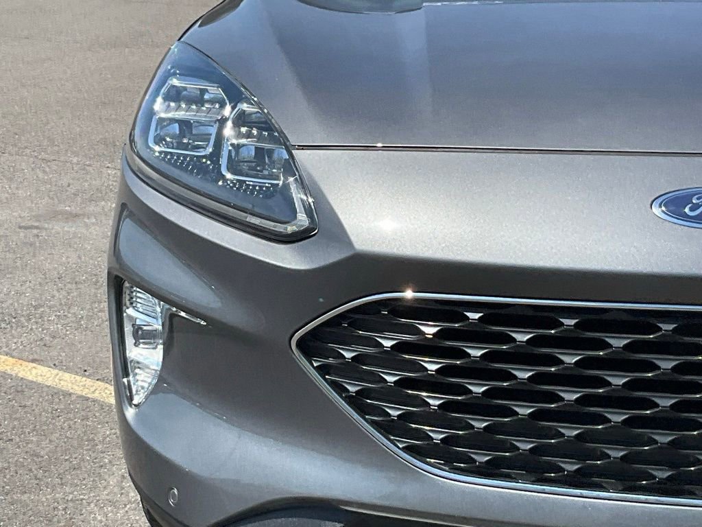 Certified 2021 Ford Escape Titanium w/ Class II Trailer Tow Package AWD/4WD image 2