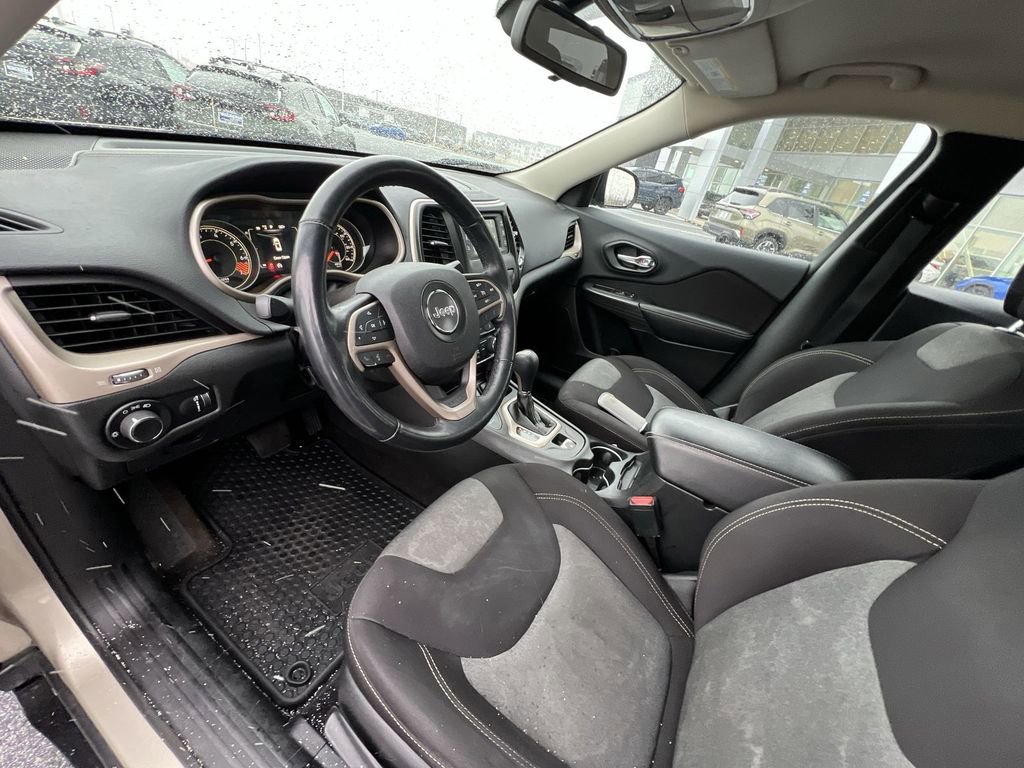 Used 2015 Jeep Cherokee Sport w/ Cold Weather Group image 10