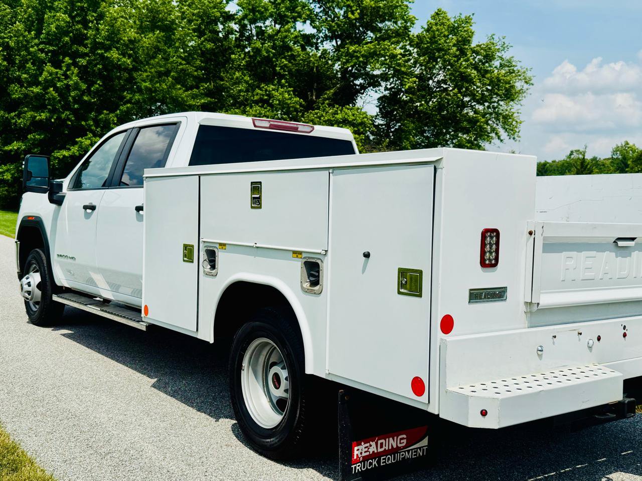 Used 2021 GMC Sierra 3500 4x4 Crew Cab w/ Convenience Package image 4