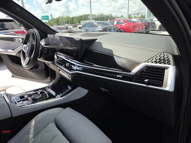 Used 2025 BMW X5 M60i w/ Climate Comfort Package image 26