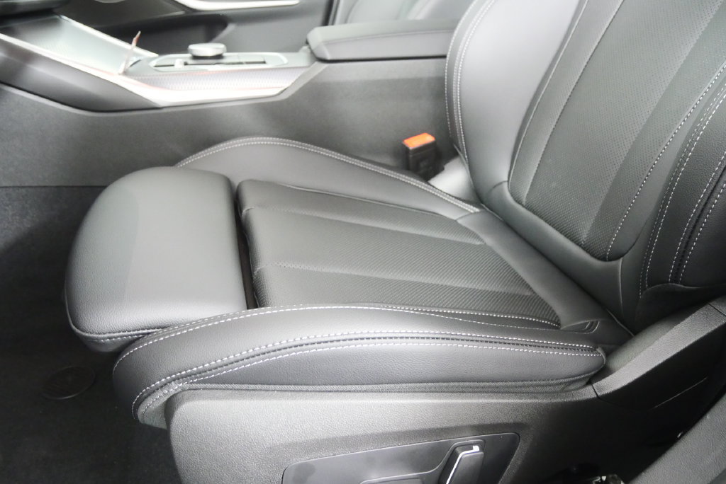 New 2026 BMW 330i Sedan w/ Premium Package RWD image 9
