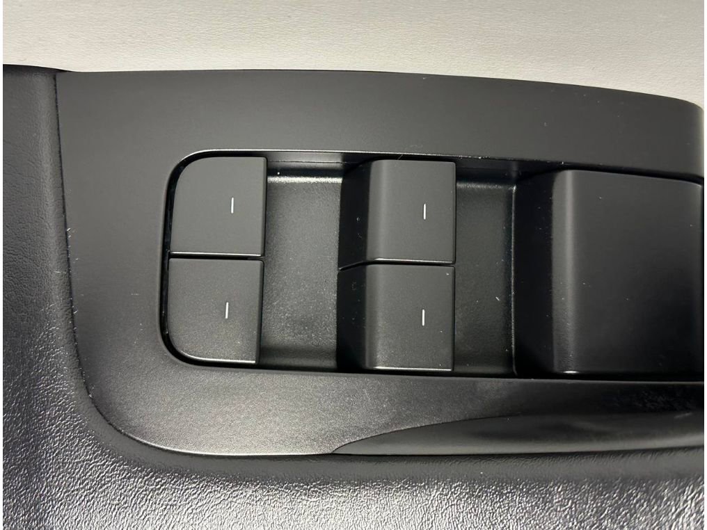 Used 2022 Tesla Model Y Long Range image 35