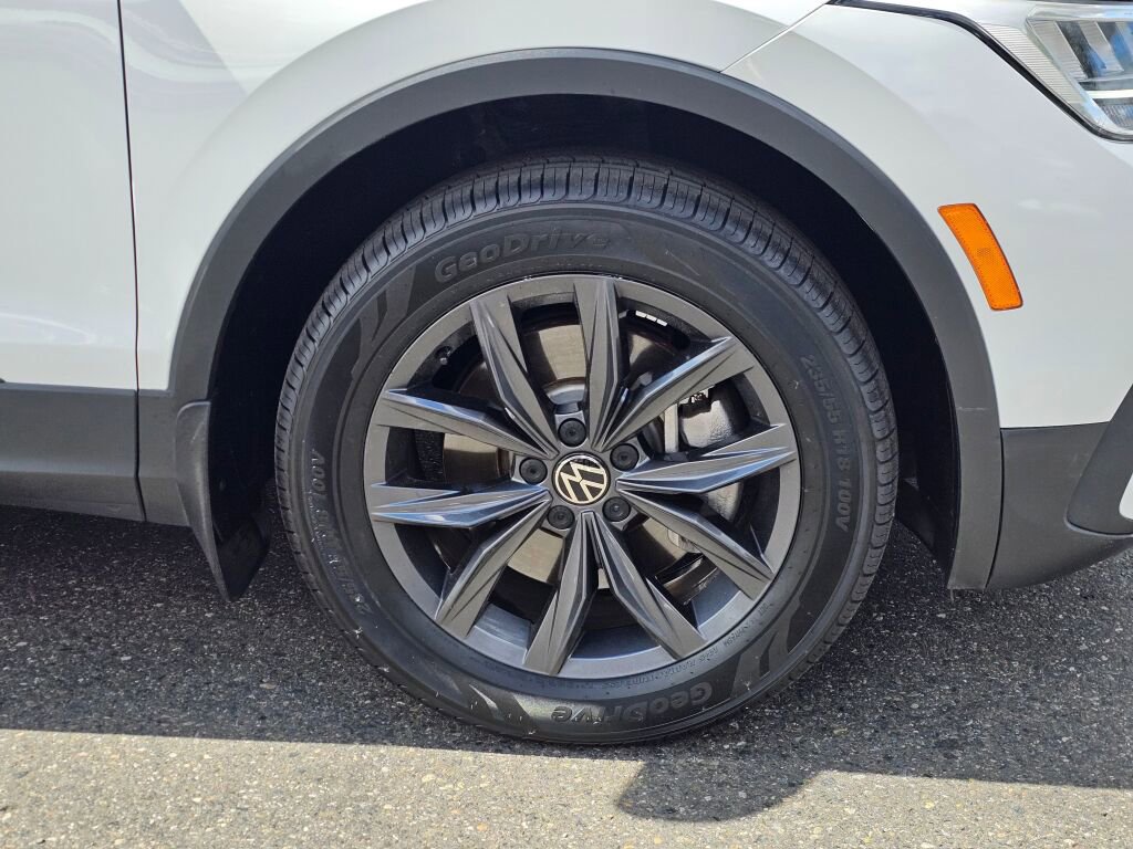 Used 2022 Volkswagen Tiguan SE image 9