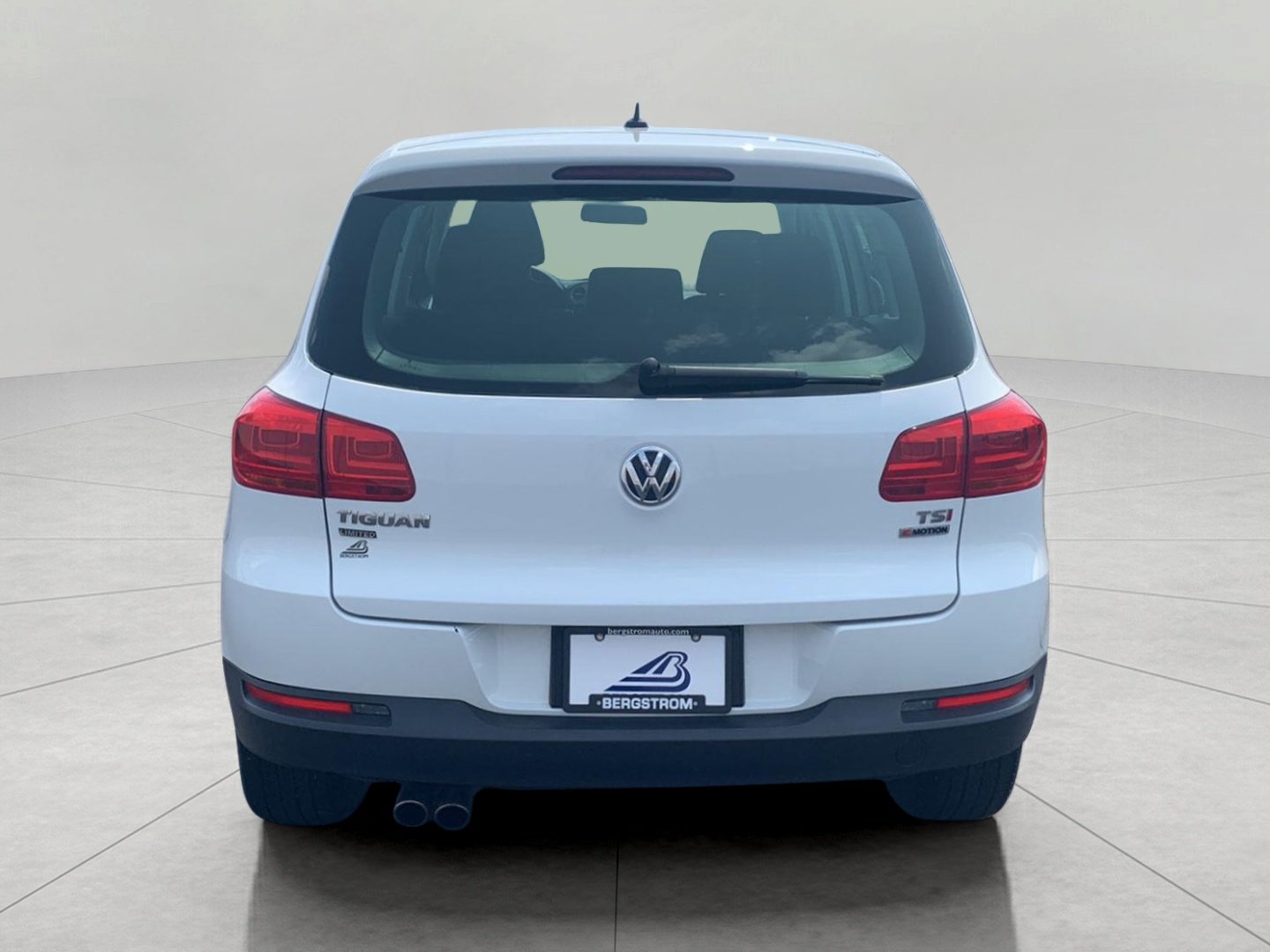 Used 2017 Volkswagen Tiguan Limited w/ Alloy Wheels Package AWD/4WD image 6