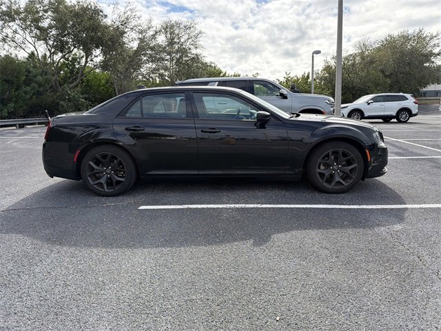 Used 2022 Chrysler 300 Touring w/ Sport Appearance Package image 6