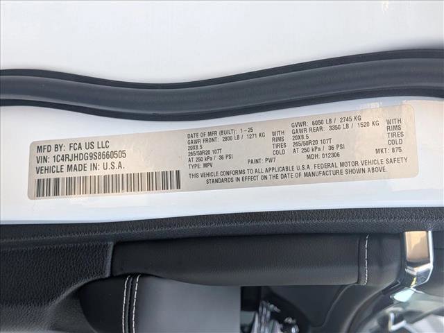 Used 2025 Jeep Grand Cherokee Overland w/ Luxury Tech Group IV image 25