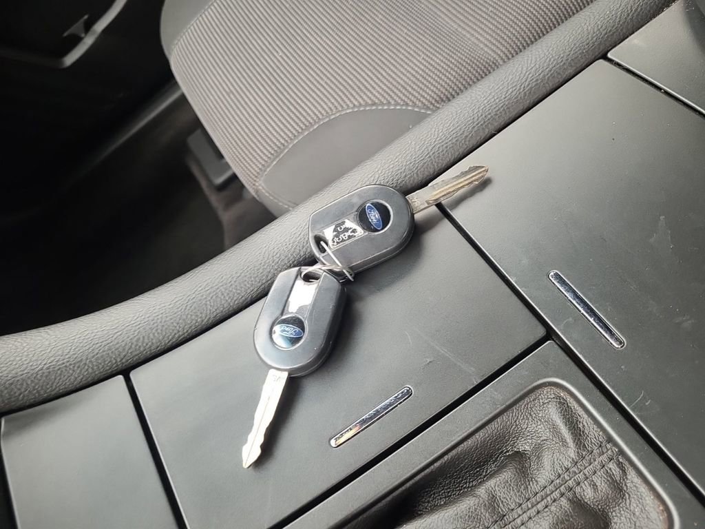 Used 2013 Ford Taurus SEL image 14