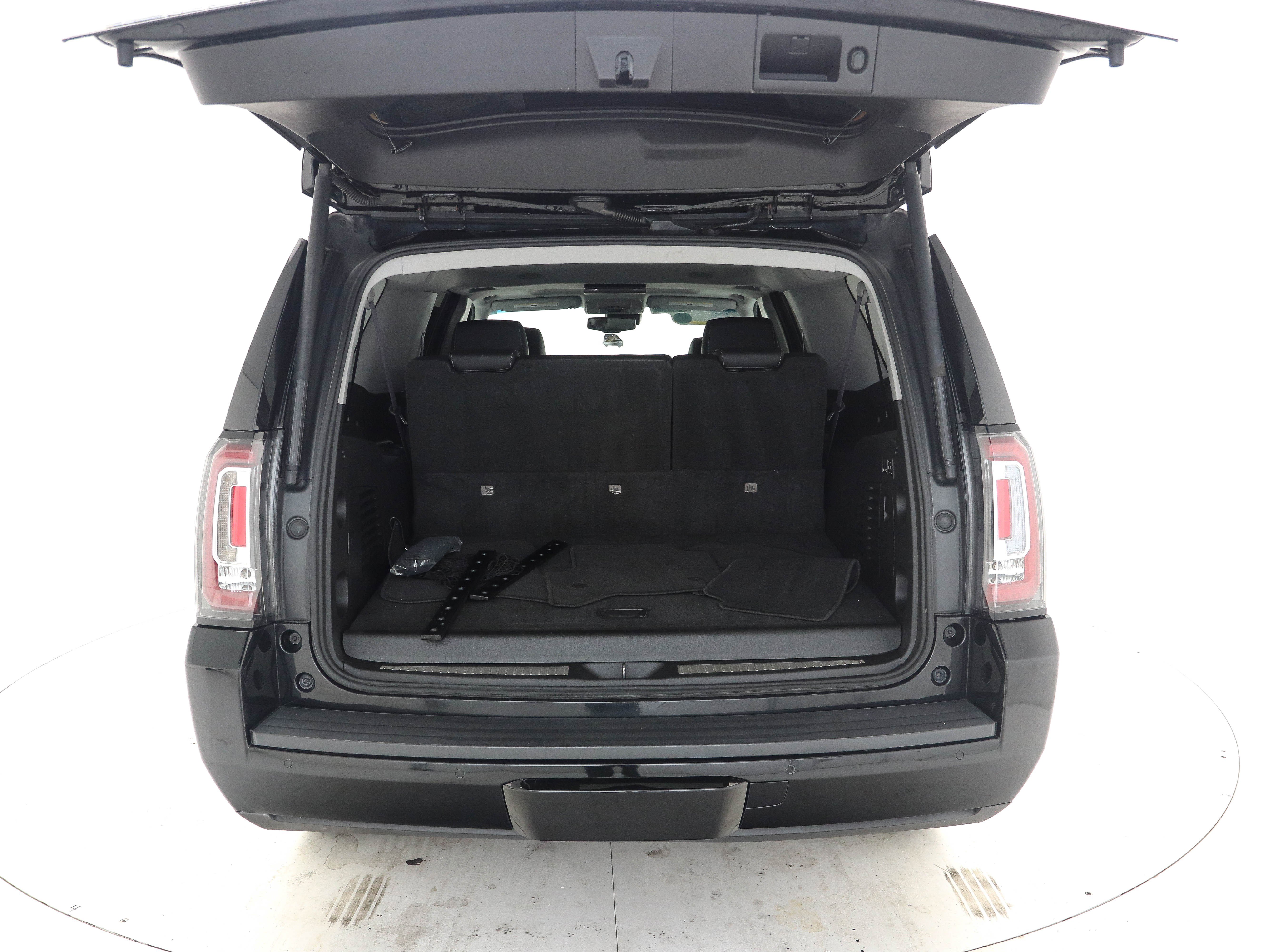 Used 2017 GMC Yukon XL SLT w/ Open Road Package AWD/4WD image 10
