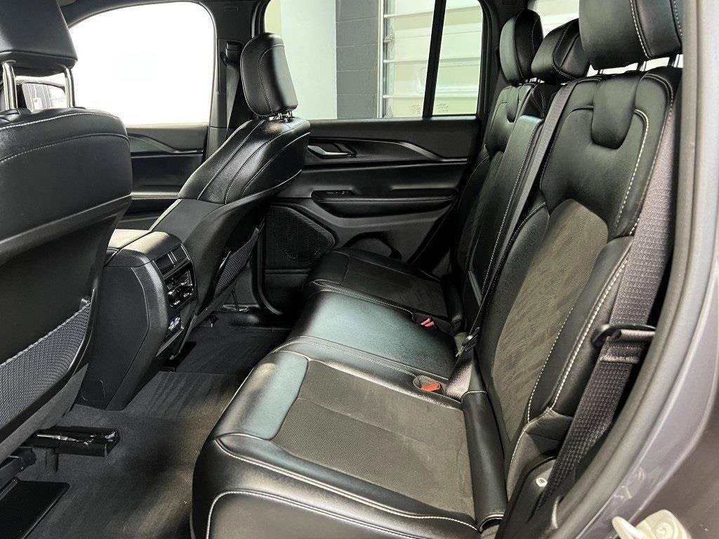 Used 2024 Jeep Grand Cherokee Altitude image 23
