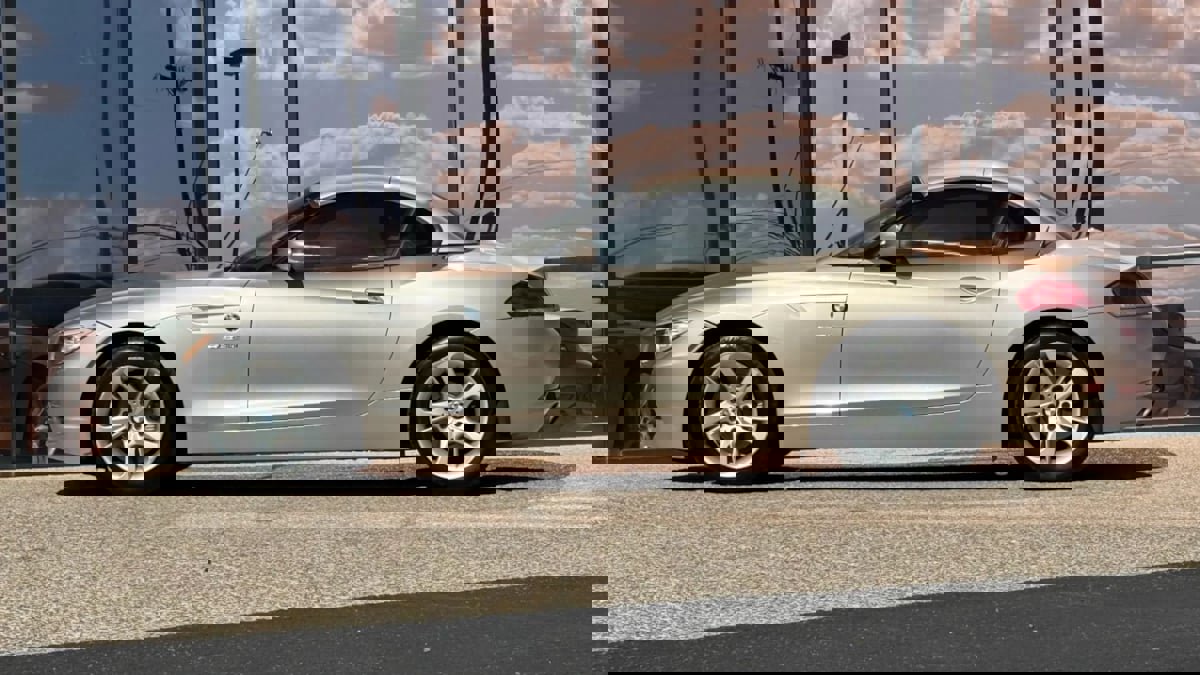 Used 2011 BMW Z4 sDrive35i image 8