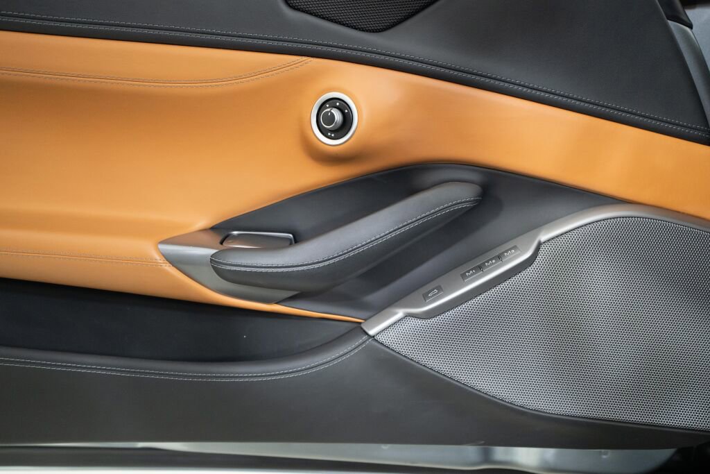 Used 2019 Ferrari Portofino image 33