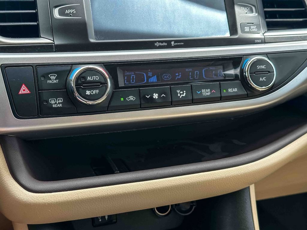 Used 2015 Toyota Highlander XLE FWD image 34