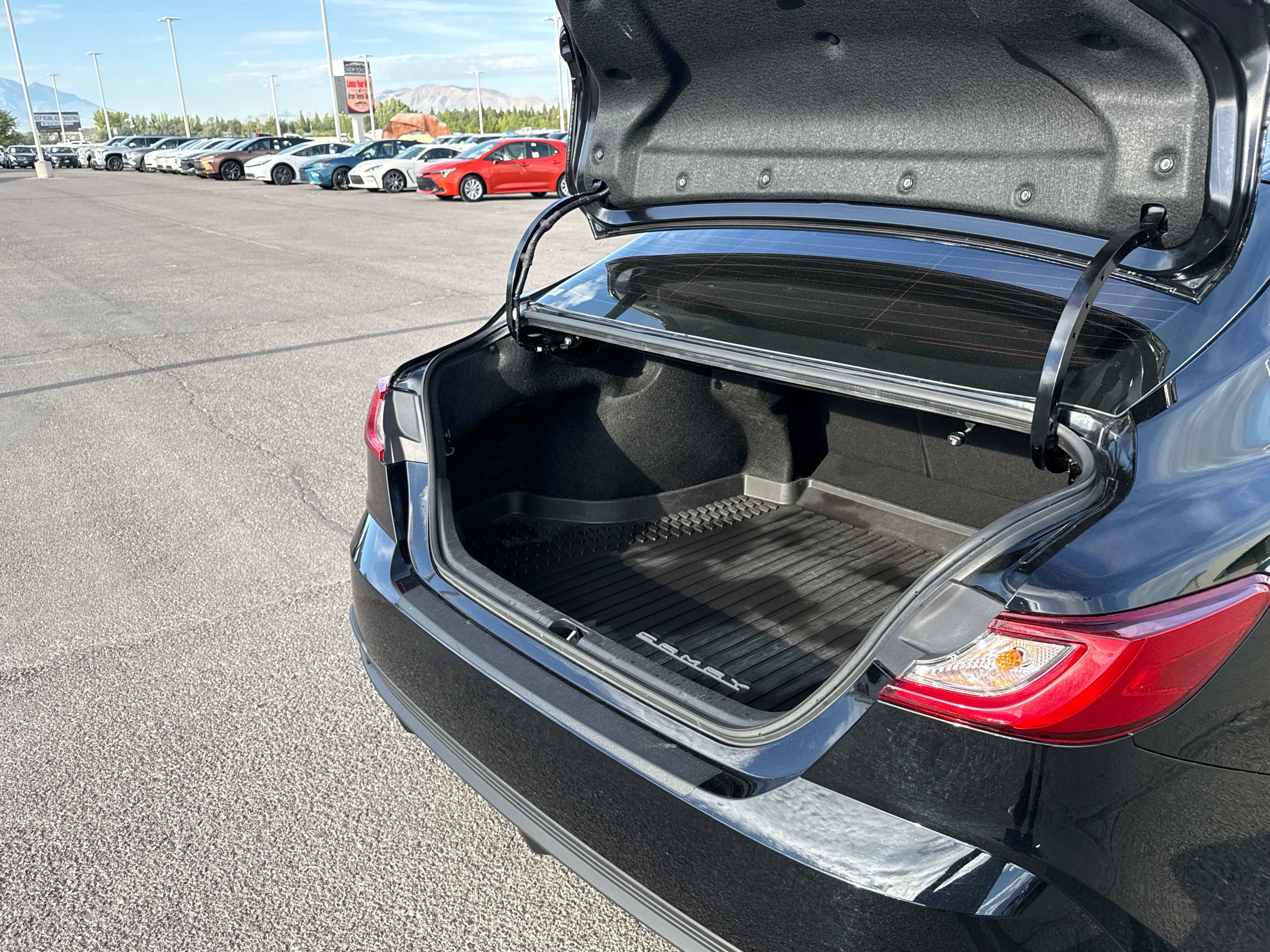 Used 2025 Toyota Camry SE FWD image 15