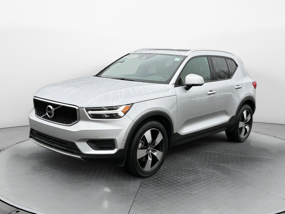 Used 2019 Volvo XC40 T5 Momentum image 3