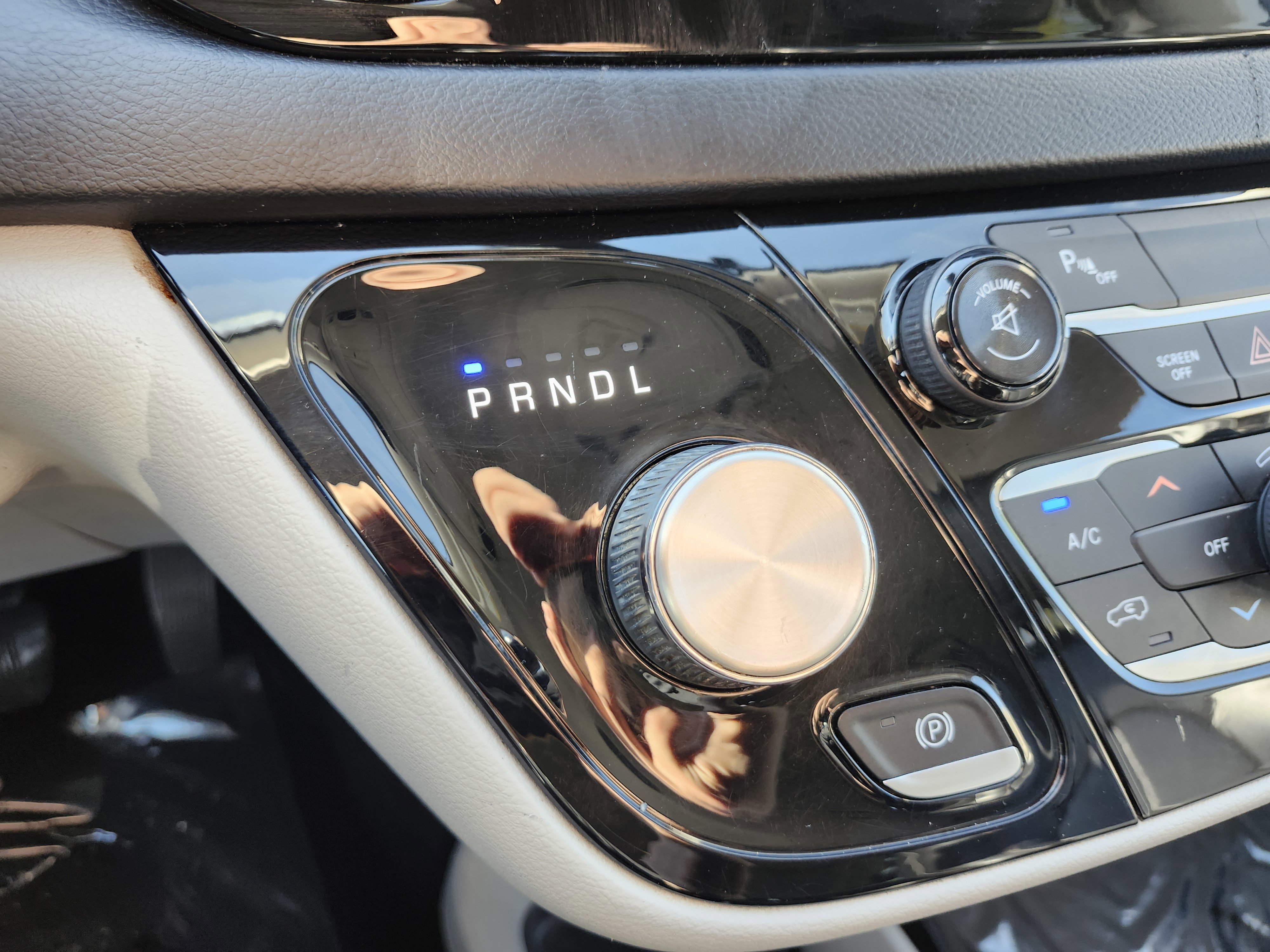 Used 2017 Chrysler Pacifica Touring-L image 29