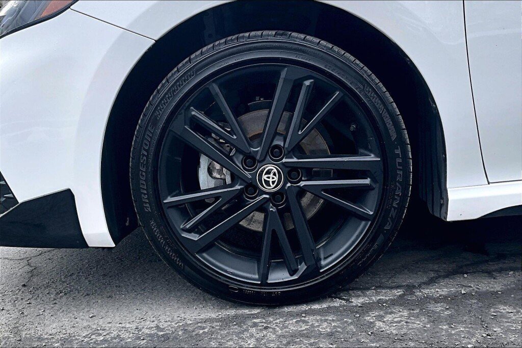 Used 2026 Toyota Camry Hybrid w/ Multimedia Upgrade Package AWD/4WD image 17