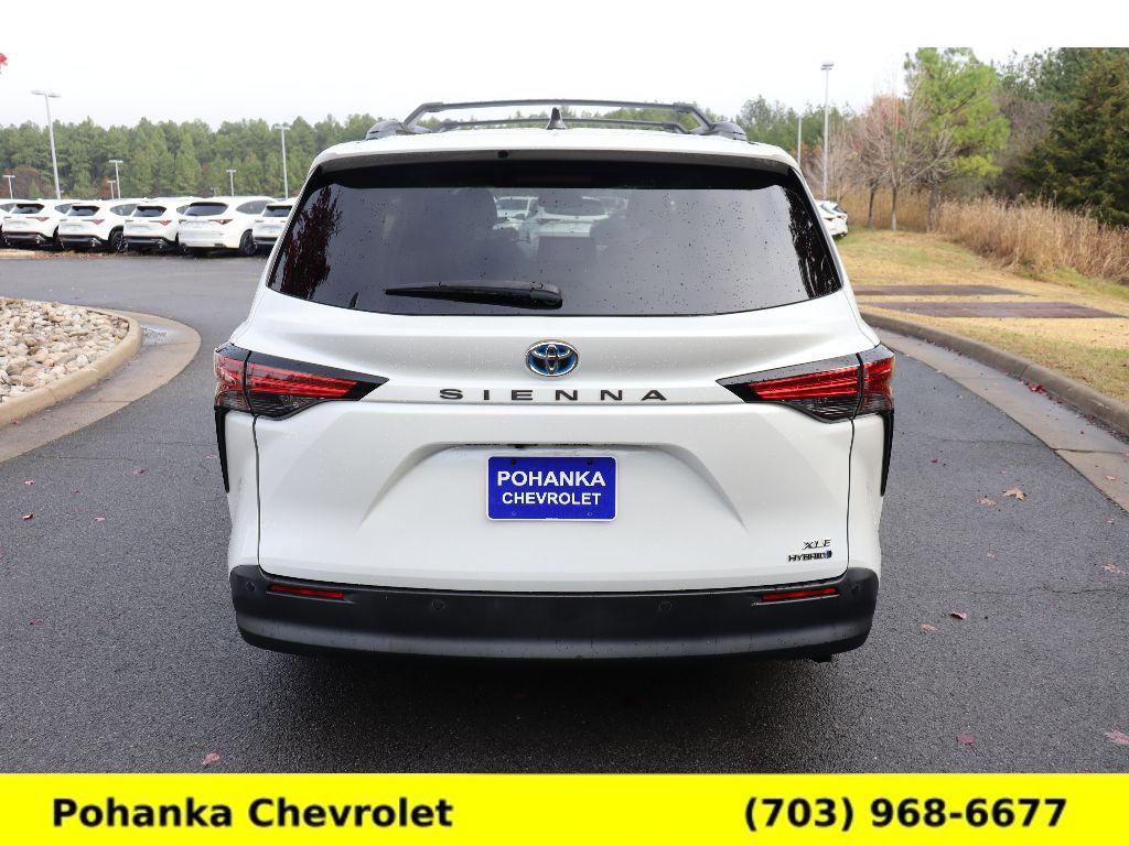 Used 2022 Toyota Sienna XLE image 6