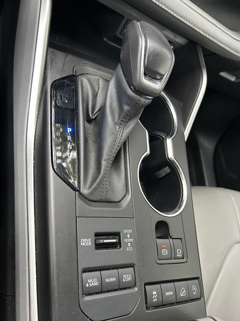 Used 2022 Toyota Highlander XLE AWD/4WD image 27