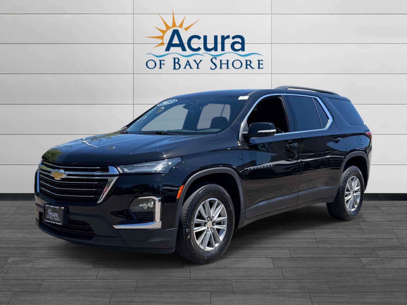 Used 2023 Chevrolet Traverse LT