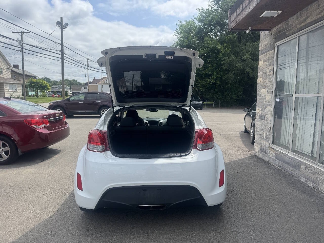 Used 2017 Hyundai Veloster FWD image 11