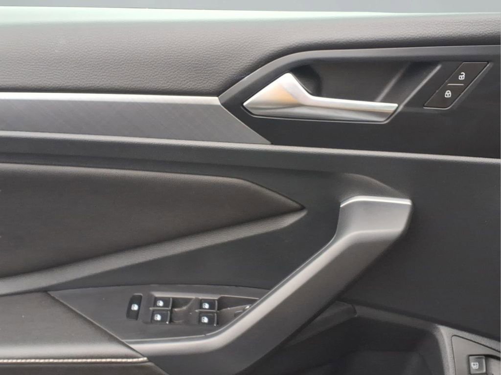 Used 2024 Volkswagen Jetta SE image 21