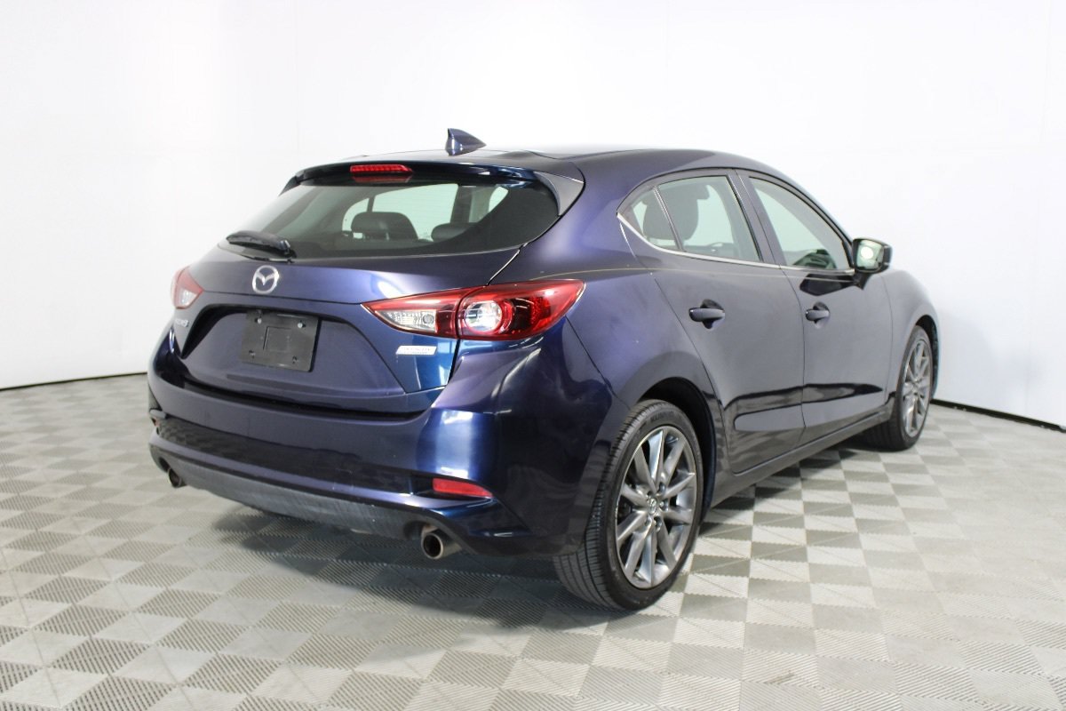 Used 2018 MAZDA MAZDA3 Grand Touring w/ Premium Equipment Package FWD image 6