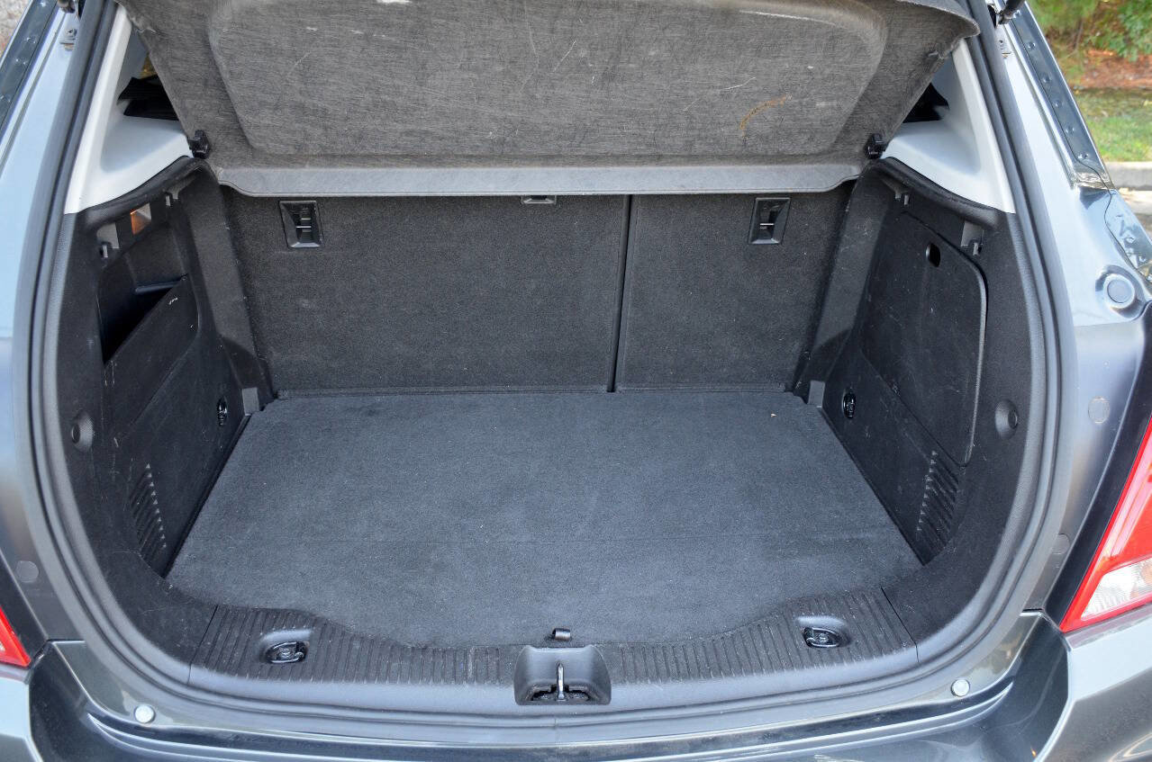 Used 2018 Chevrolet Trax LT w/ LT Convenience Package image 11