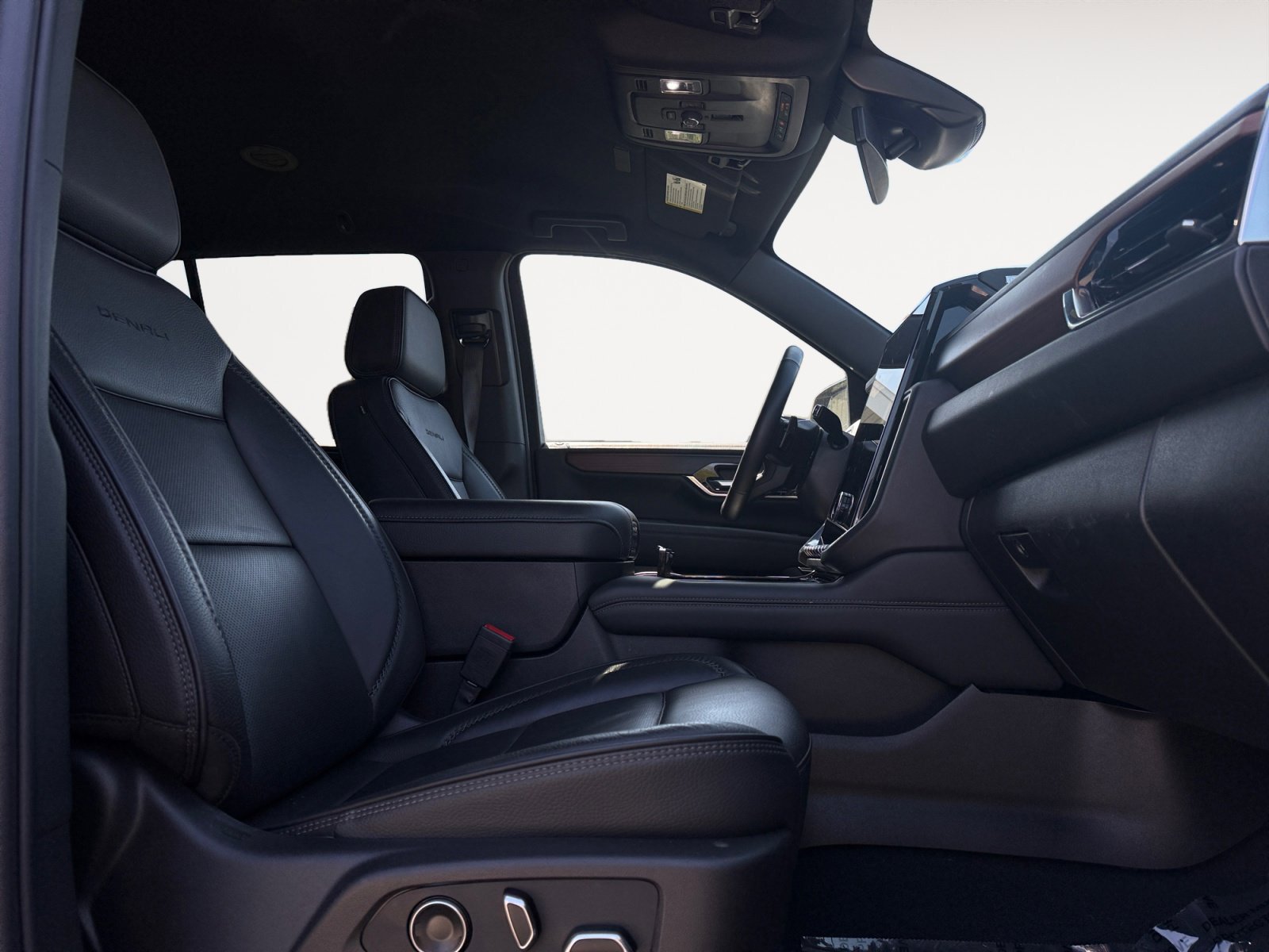 Certified 2025 GMC Yukon Denali AWD/4WD image 15