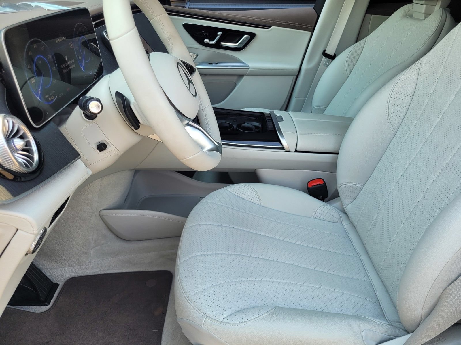 Used 2023 Mercedes-Benz EQE 350+ SUV w/ AMG Line Exterior Package image 23