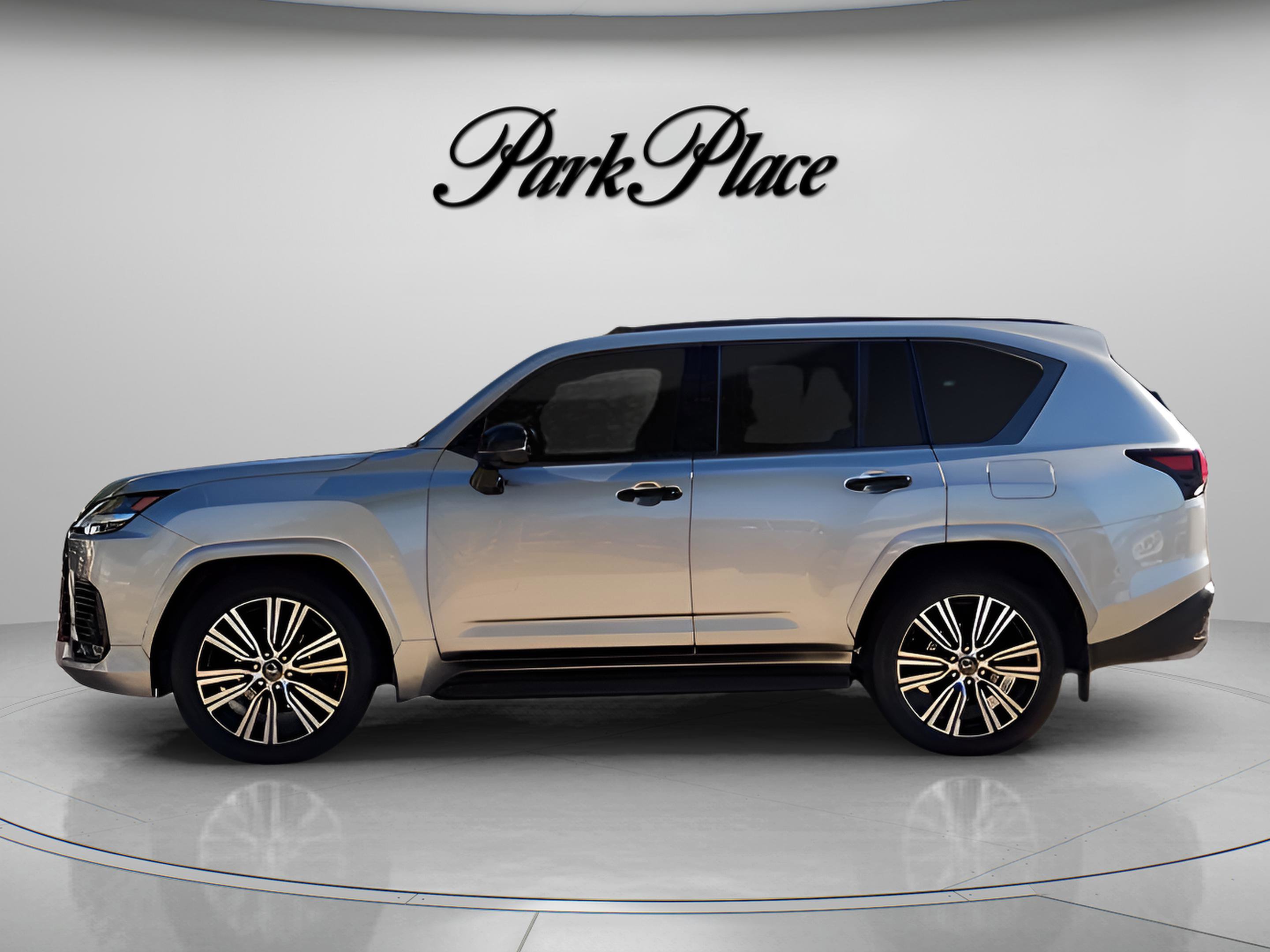 Used 2024 Lexus LX 600 4WD w/ Appearance Package image 4