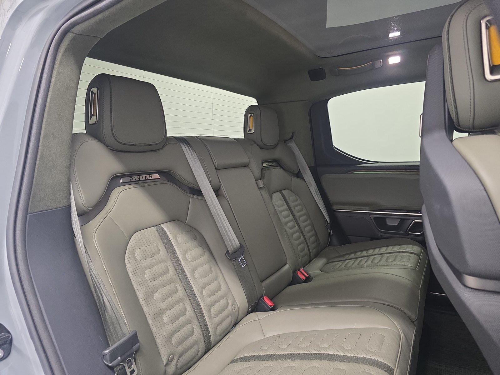 Used 2022 Rivian R1T Adventure AWD/4WD image 22